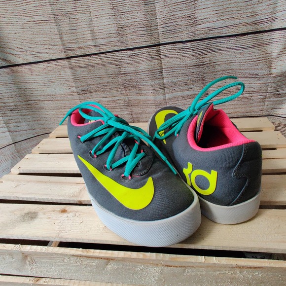 Nike youth sneakers - Picture 4 of 4